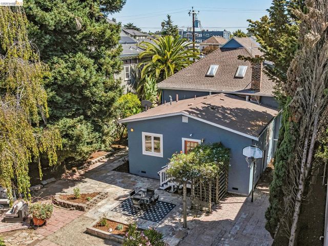 1883 Harmon St, Berkeley, CA 94703
