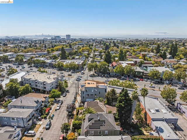 1883 Harmon St, Berkeley, CA 94703