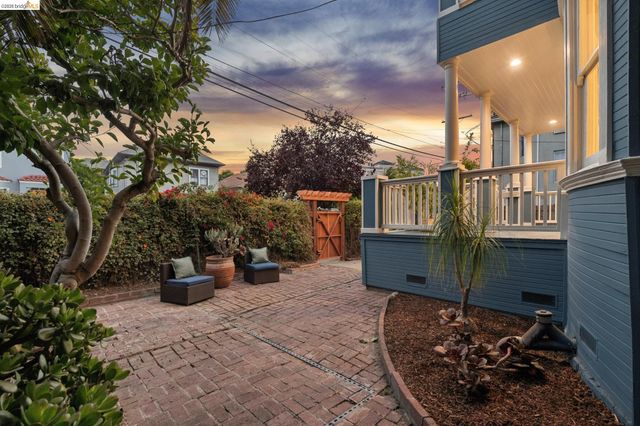1883 Harmon St, Berkeley, CA 94703