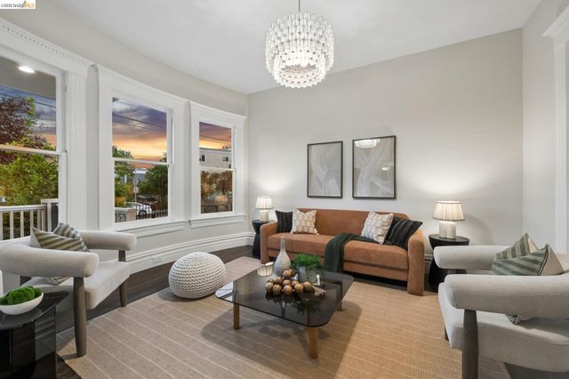 1883 Harmon St, Berkeley, CA 94703