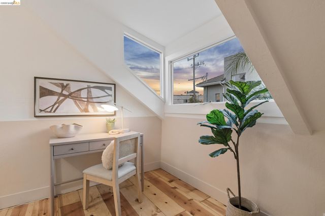 1883 Harmon St, Berkeley, CA 94703