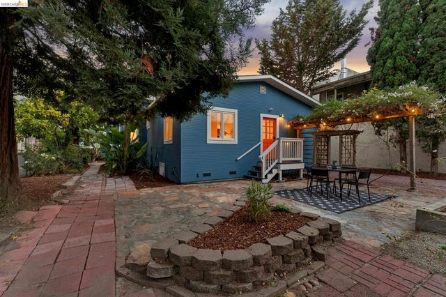 1883 Harmon St, Berkeley, CA 94703