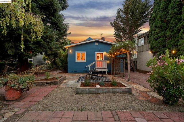 1883 Harmon St, Berkeley, CA 94703