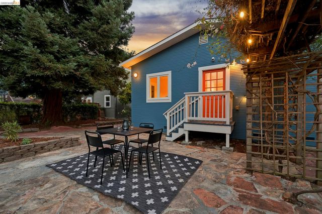 1883 Harmon St, Berkeley, CA 94703