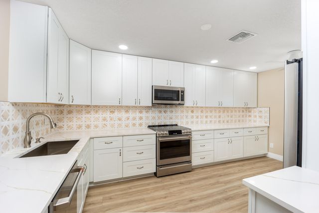 1600 SE Saint Lucie Boulevard 205, Stuart, FL 34996