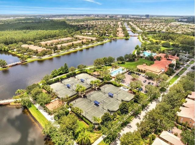 7972 ESTA LANE, Orlando, FL 32827