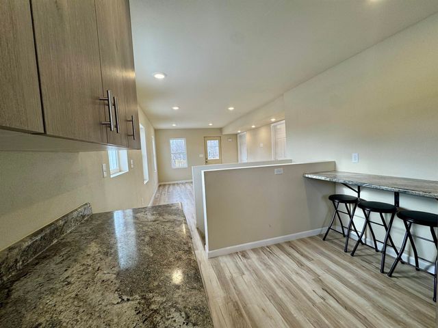 616 NW 18th St, Minot, ND 58703