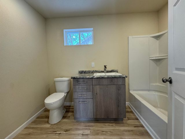 616 NW 18th St, Minot, ND 58703