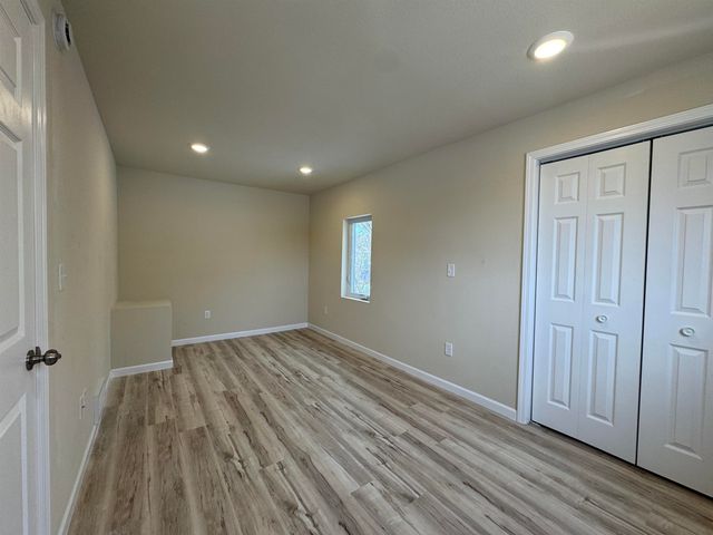 616 NW 18th St, Minot, ND 58703