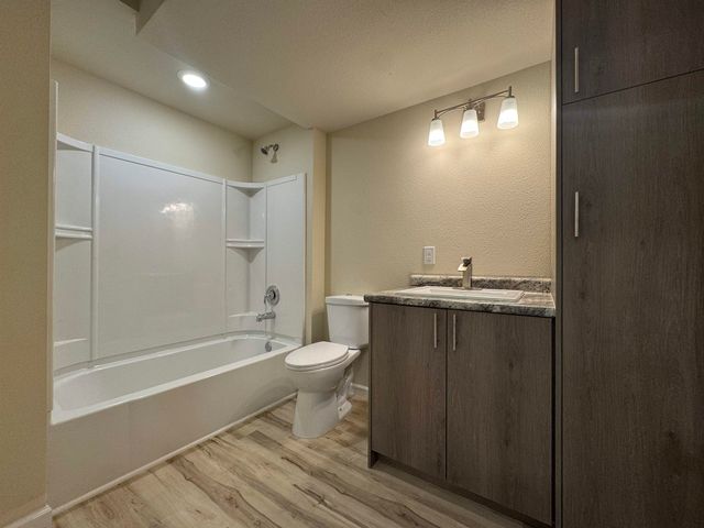 616 NW 18th St, Minot, ND 58703