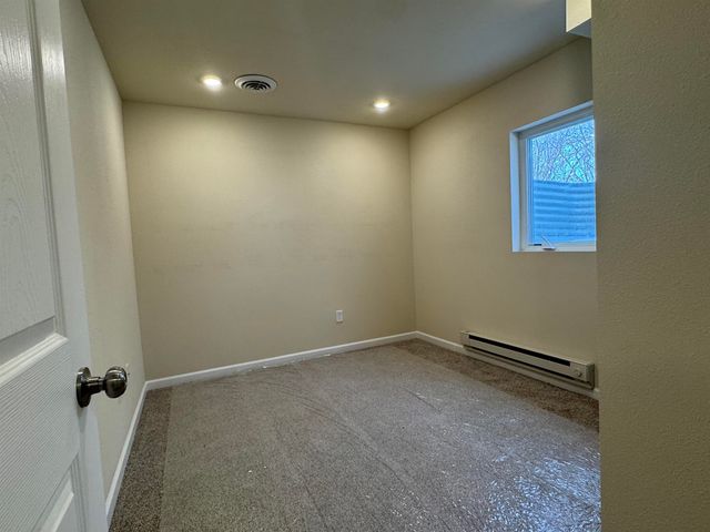 616 NW 18th St, Minot, ND 58703