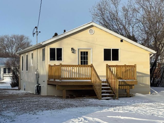 616 NW 18th St, Minot, ND 58703