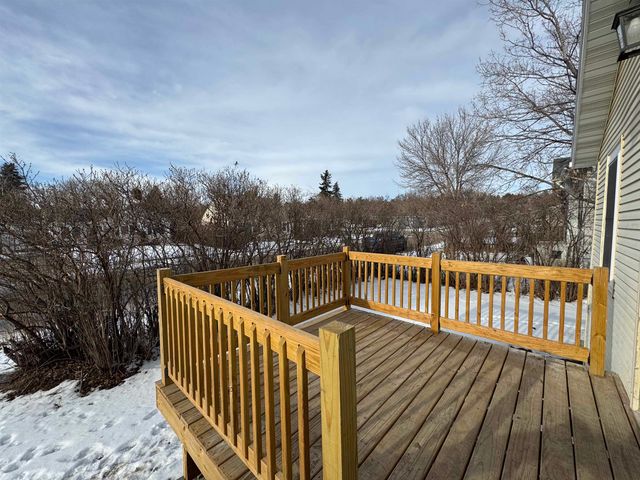 616 NW 18th St, Minot, ND 58703