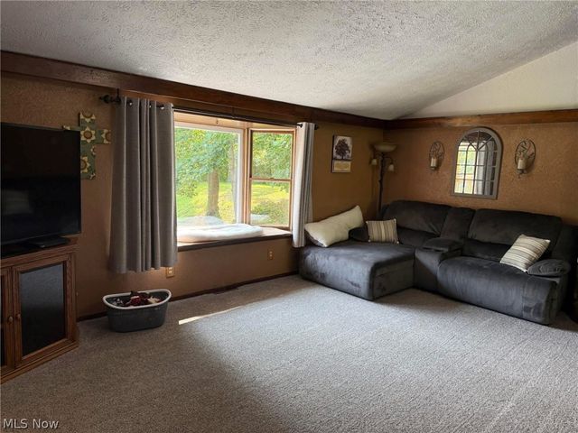 132 Valley Drive, Richmond, OH 43944