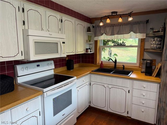 132 Valley Drive, Richmond, OH 43944