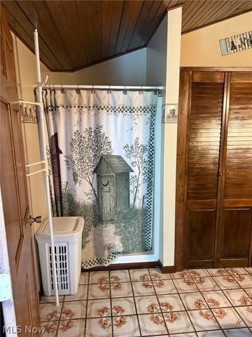 132 Valley Drive, Richmond, OH 43944