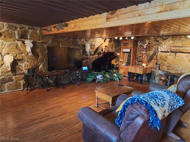 132 Valley Drive, Richmond, OH 43944