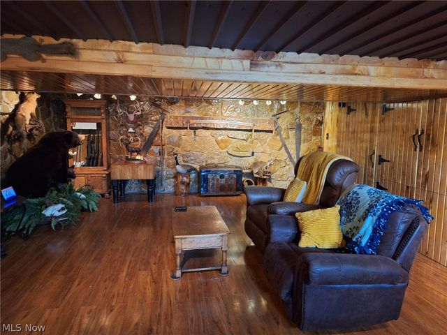 132 Valley Drive, Richmond, OH 43944