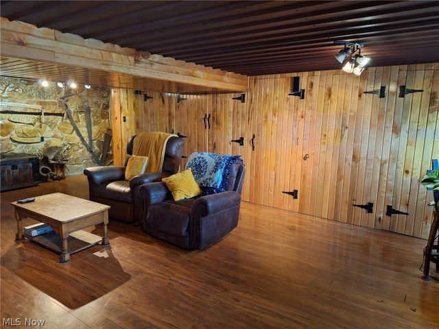 132 Valley Drive, Richmond, OH 43944