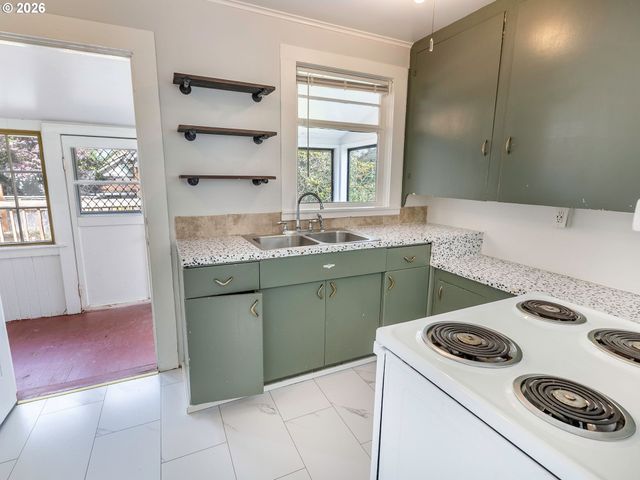 3724 GRAND Ave, Astoria, OR 97103