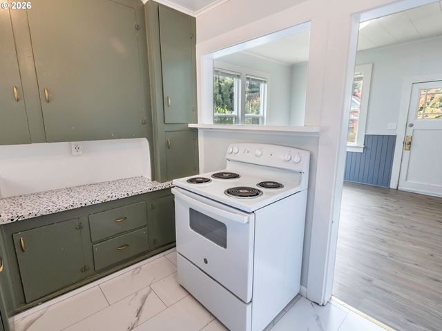 3724 GRAND Ave, Astoria, OR 97103