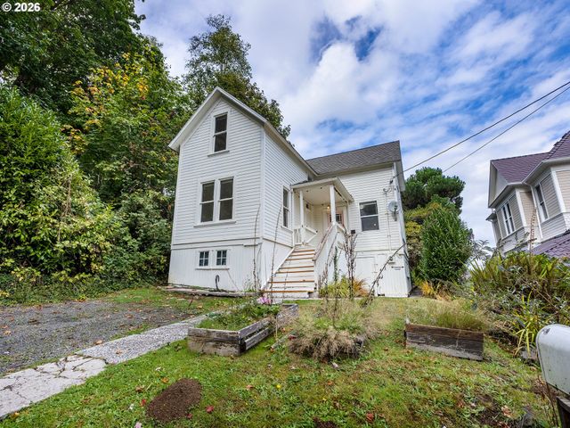 3724 GRAND Ave, Astoria, OR 97103