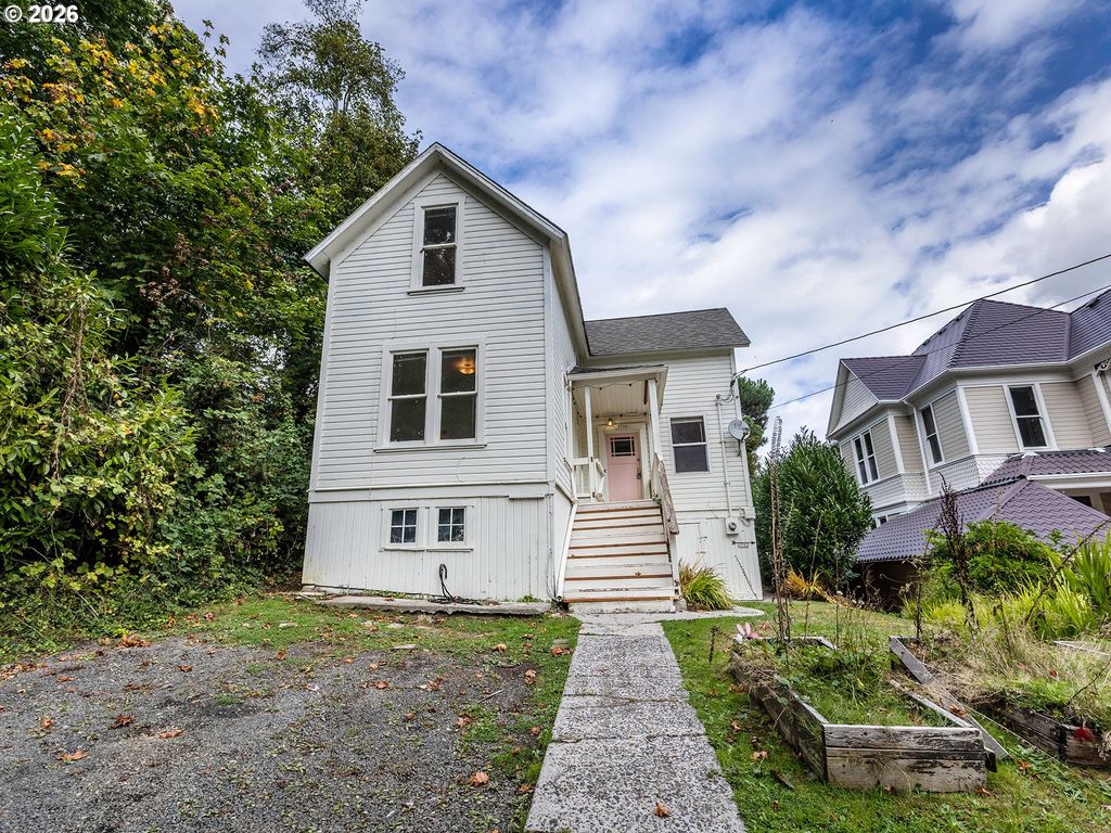 3724 GRAND Ave, Astoria, OR 97103