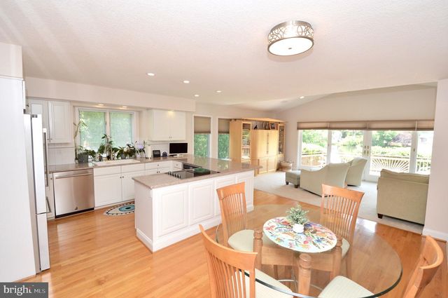 107 E LAKE BLVD, Medford, NJ 08055