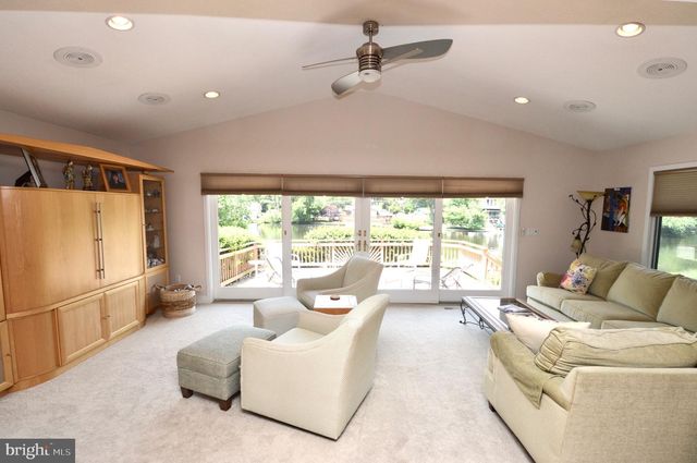 107 E LAKE BLVD, Medford, NJ 08055