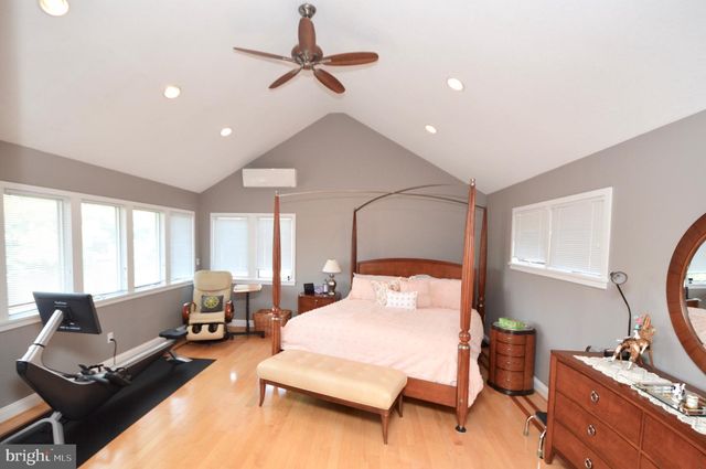 107 E LAKE BLVD, Medford, NJ 08055
