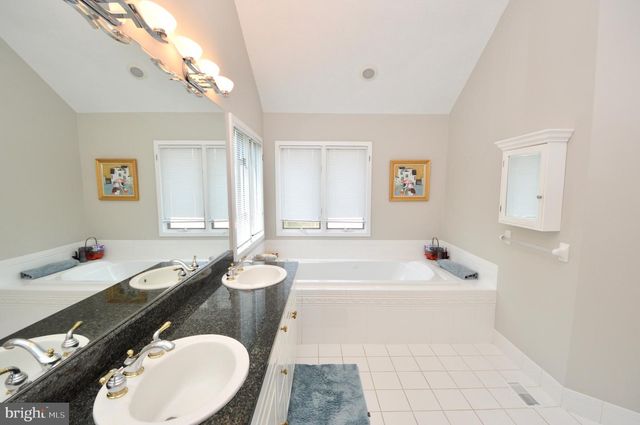 107 E LAKE BLVD, Medford, NJ 08055