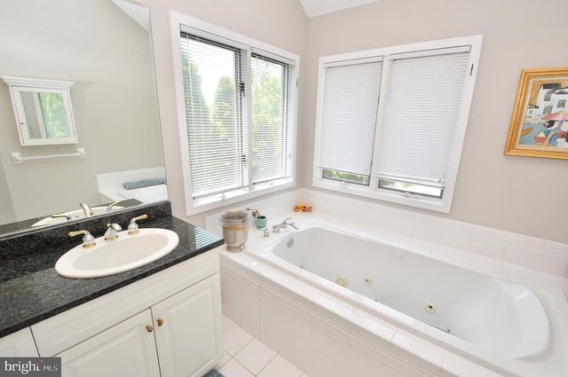 107 E LAKE BLVD, Medford, NJ 08055
