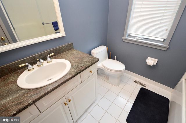 107 E LAKE BLVD, Medford, NJ 08055