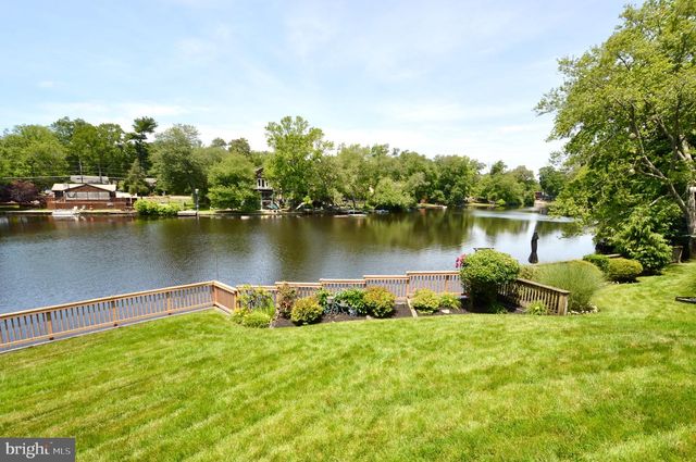 107 E LAKE BLVD, Medford, NJ 08055