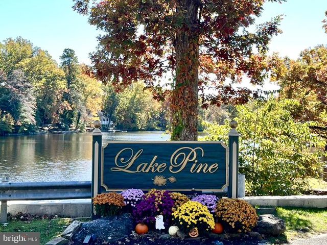 107 E LAKE BLVD, Medford, NJ 08055