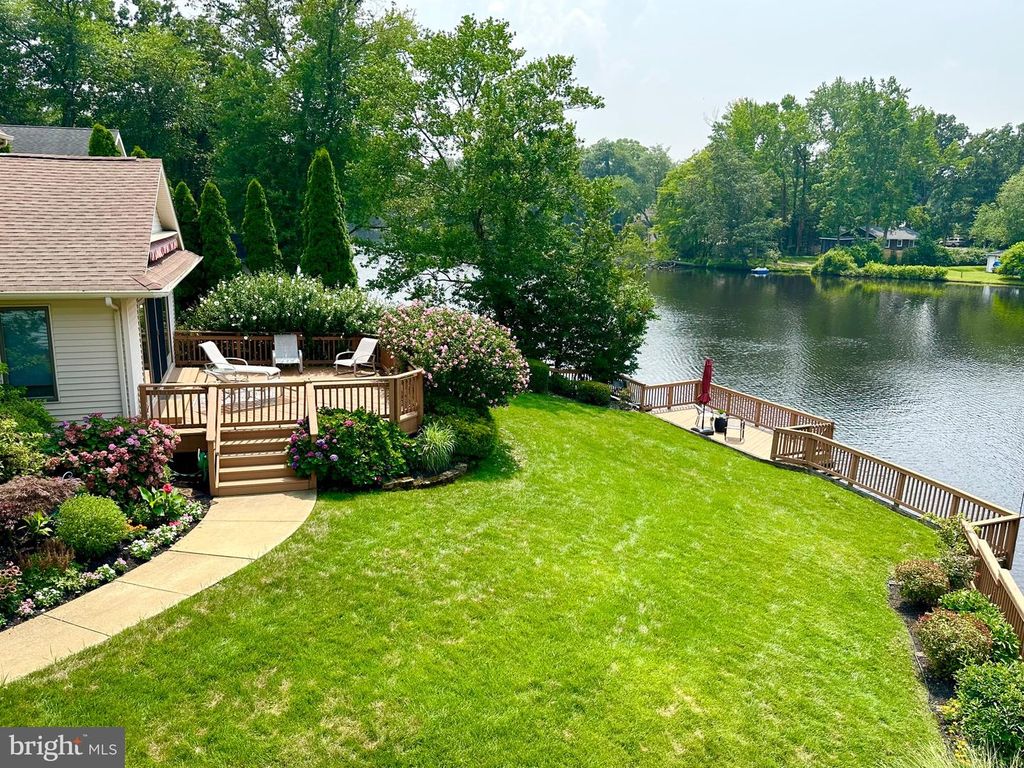 107 E LAKE BLVD, Medford, NJ 08055