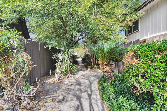 12024B Mighty Oak Drive, Houston, TX 77066