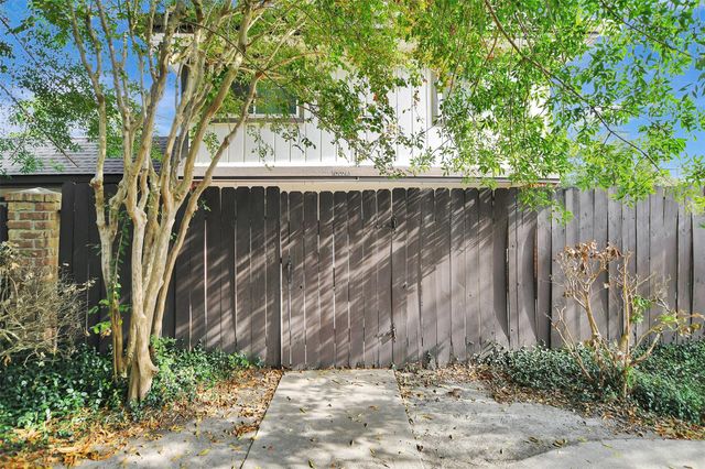 12024B Mighty Oak Drive, Houston, TX 77066