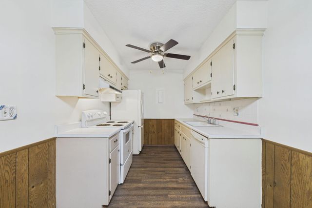 2730 Dale Street N D110, Roseville, MN 55113
