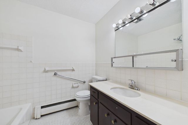 2730 Dale Street N D110, Roseville, MN 55113