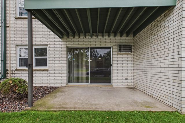2730 Dale Street N D110, Roseville, MN 55113
