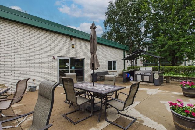 2730 Dale Street N D110, Roseville, MN 55113