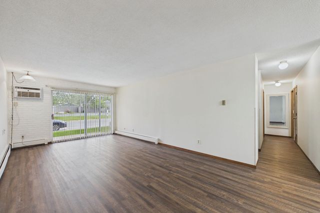 2730 Dale Street N D110, Roseville, MN 55113