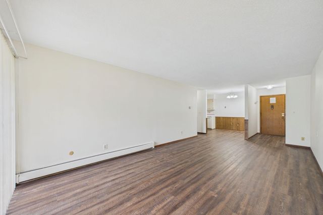 2730 Dale Street N D110, Roseville, MN 55113