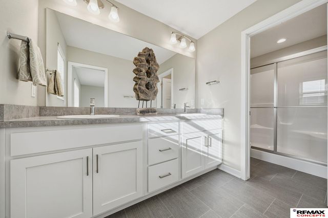 8211 Ventura Place, Lincoln, NE 68505