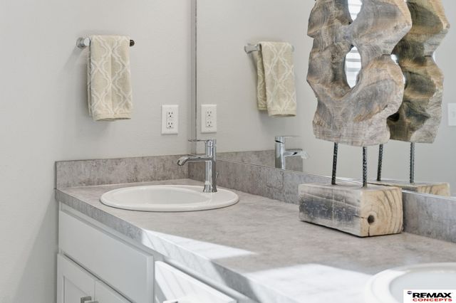 8211 Ventura Place, Lincoln, NE 68505