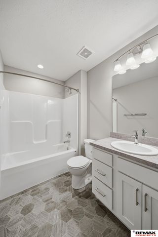 8211 Ventura Place, Lincoln, NE 68505