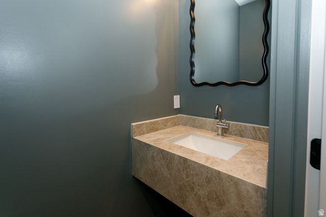 1203 W MAKIYA CIR, South Jordan, UT 84095