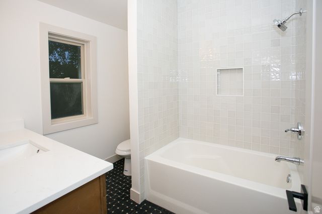 1203 W MAKIYA CIR, South Jordan, UT 84095
