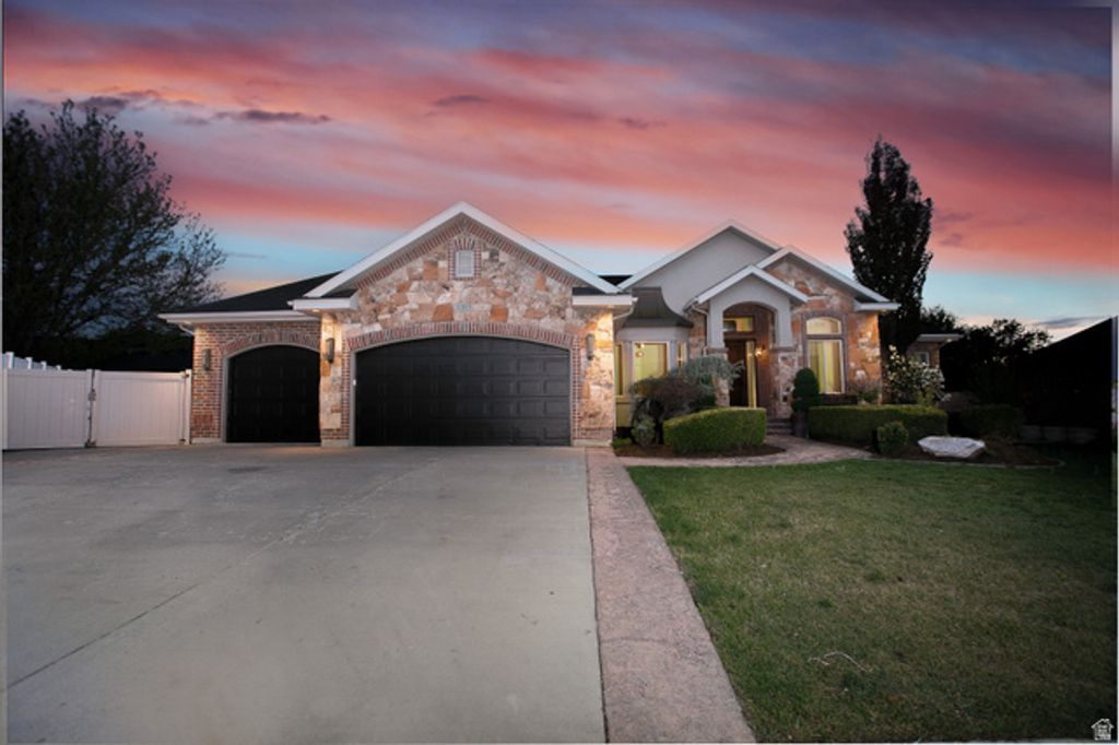 1203 W MAKIYA CIR, South Jordan, UT 84095